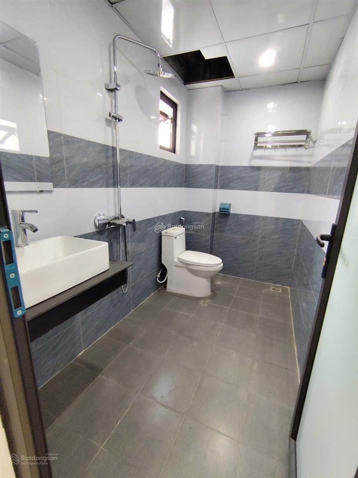 Yên nghĩa  vài bước ra chợ  đi bộ bến xe & tàu điện   dt 32m², xây 5 tầng, phòng rộng