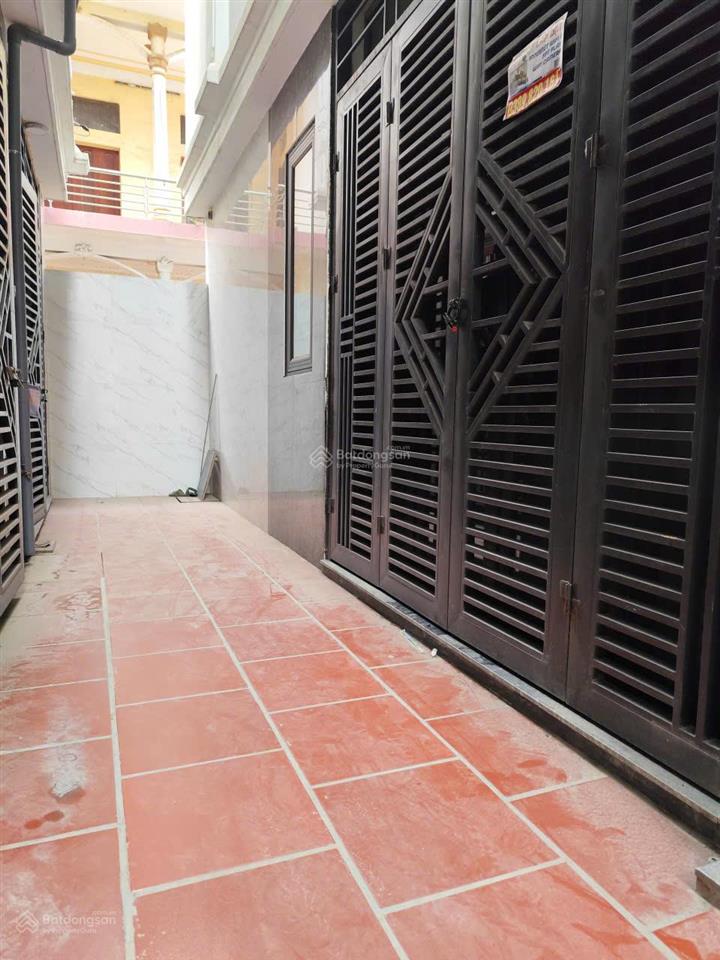 Yên nghĩa  vài bước ra chợ  đi bộ bến xe & tàu điện   dt 32m², xây 5 tầng, phòng rộng