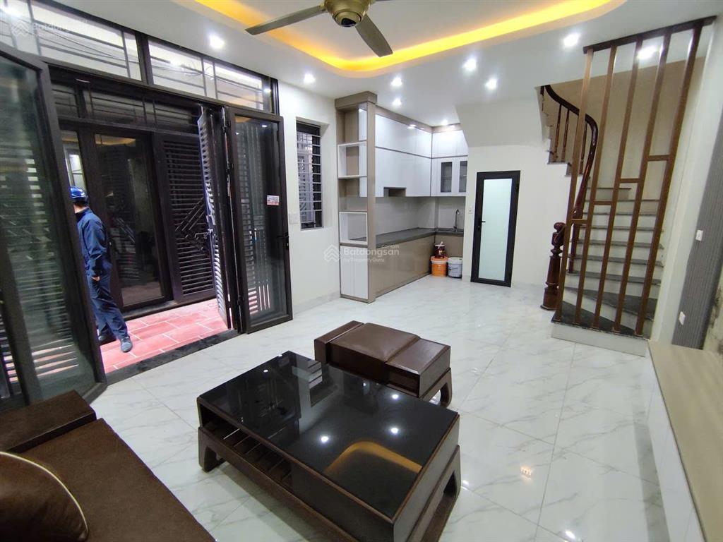 Yên nghĩa  vài bước ra chợ  đi bộ bến xe & tàu điện   dt 32m², xây 5 tầng, phòng rộng