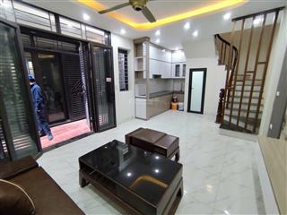 Yên nghĩa  vài bước ra chợ  đi bộ bến xe & tàu điện   dt 32m², xây 5 tầng, phòng rộng