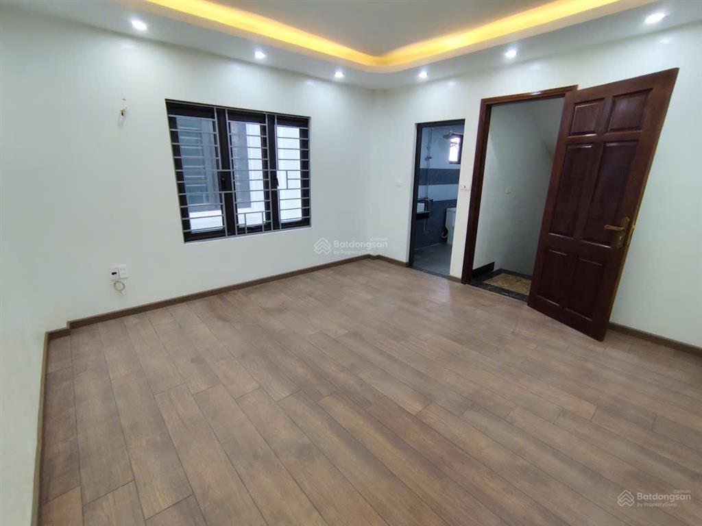 Yên nghĩa  vài bước ra chợ  đi bộ bến xe & tàu điện   dt 32m², xây 5 tầng, phòng rộng