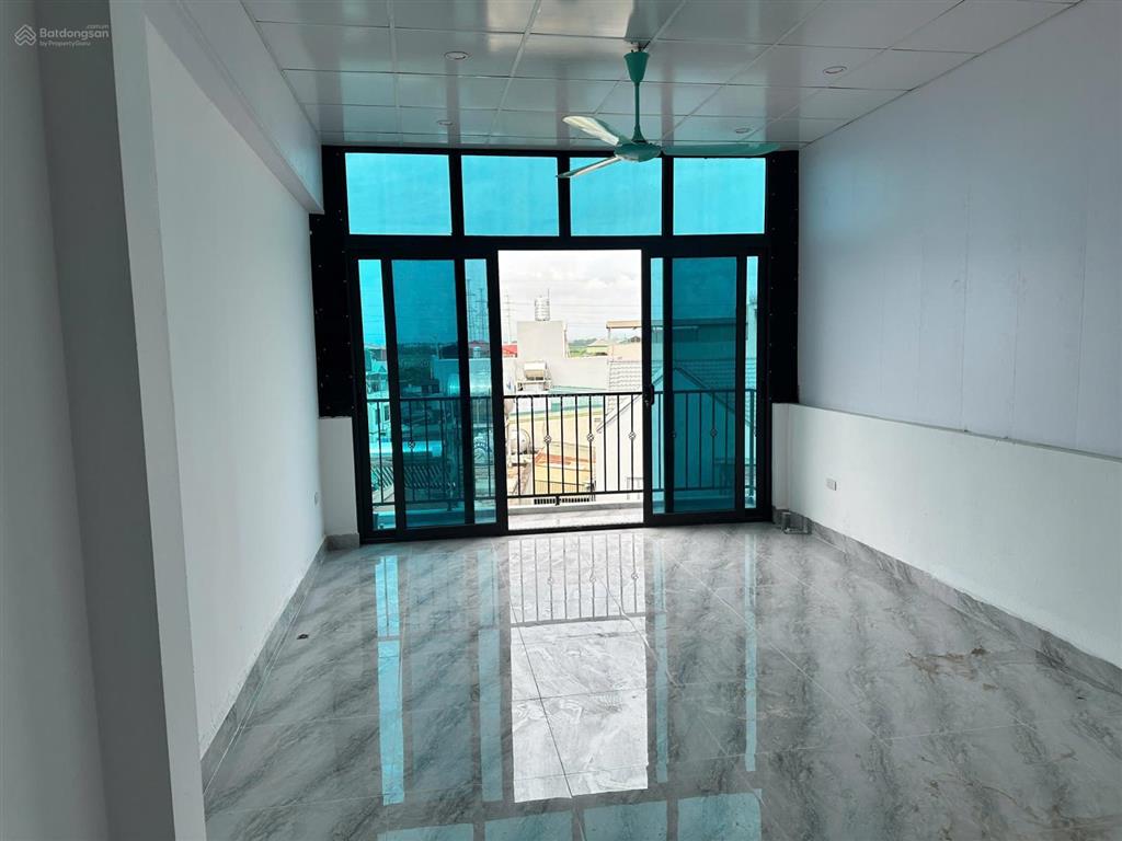Đi xem xong mới hiểu vì sao căn này được săn tìm! giữa phố xốm, rất hiếm có căn nhà 5 tầng
