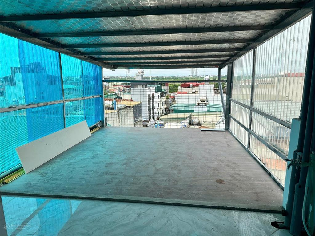 Đi xem xong mới hiểu vì sao căn này được săn tìm! giữa phố xốm, rất hiếm có căn nhà 5 tầng