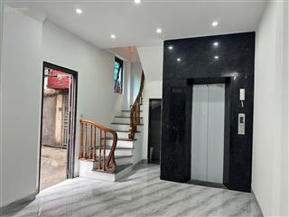 Đi xem xong mới hiểu vì sao căn này được săn tìm! giữa phố xốm, rất hiếm có căn nhà 5 tầng