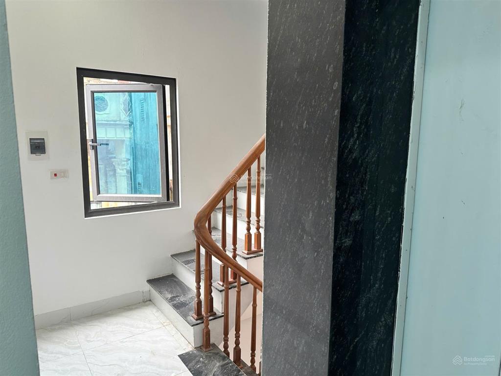 Đi xem xong mới hiểu vì sao căn này được săn tìm! giữa phố xốm, rất hiếm có căn nhà 5 tầng