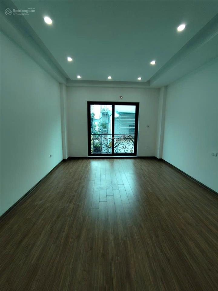 Thang máy + ô tô tải đỗ cửa = nhà yên nghĩa quanh 6 tỷ có gì