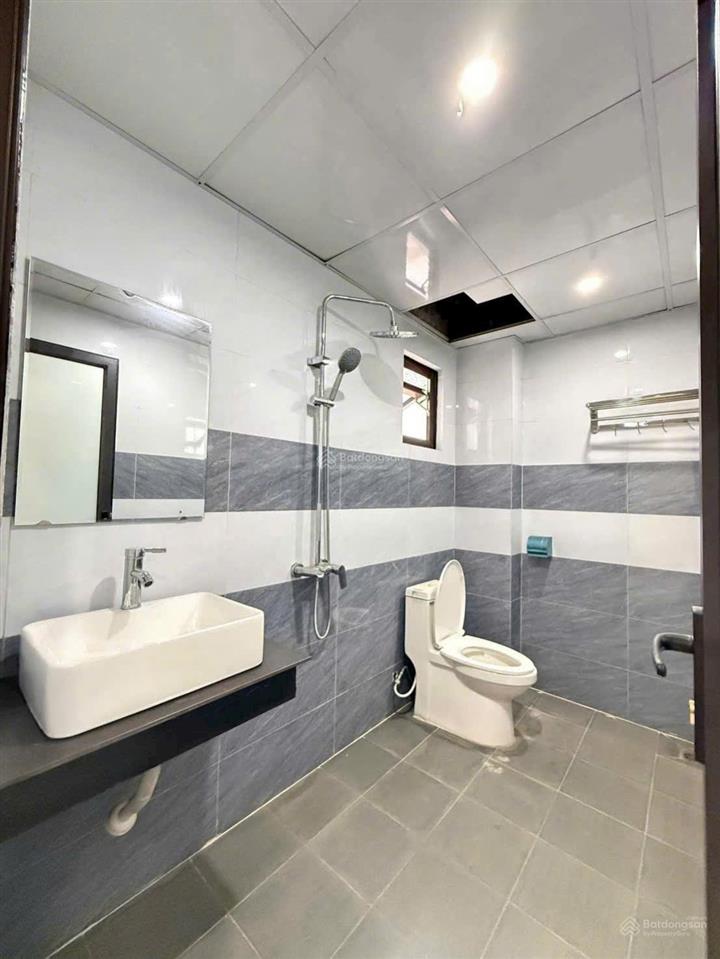 Nhà gần bến xe & tàu điện, hiếm gặp, full nội thất, xách vali về ở