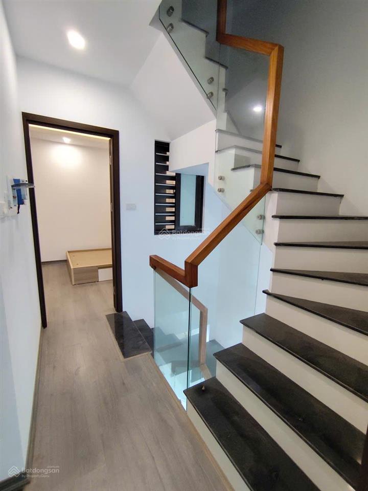 Nhà yên nghĩa cách bến xe chỉ vài trăm mét nhà đẹp full điều hòa, giá chỉ 6,9 tỷ 0978 547 ***