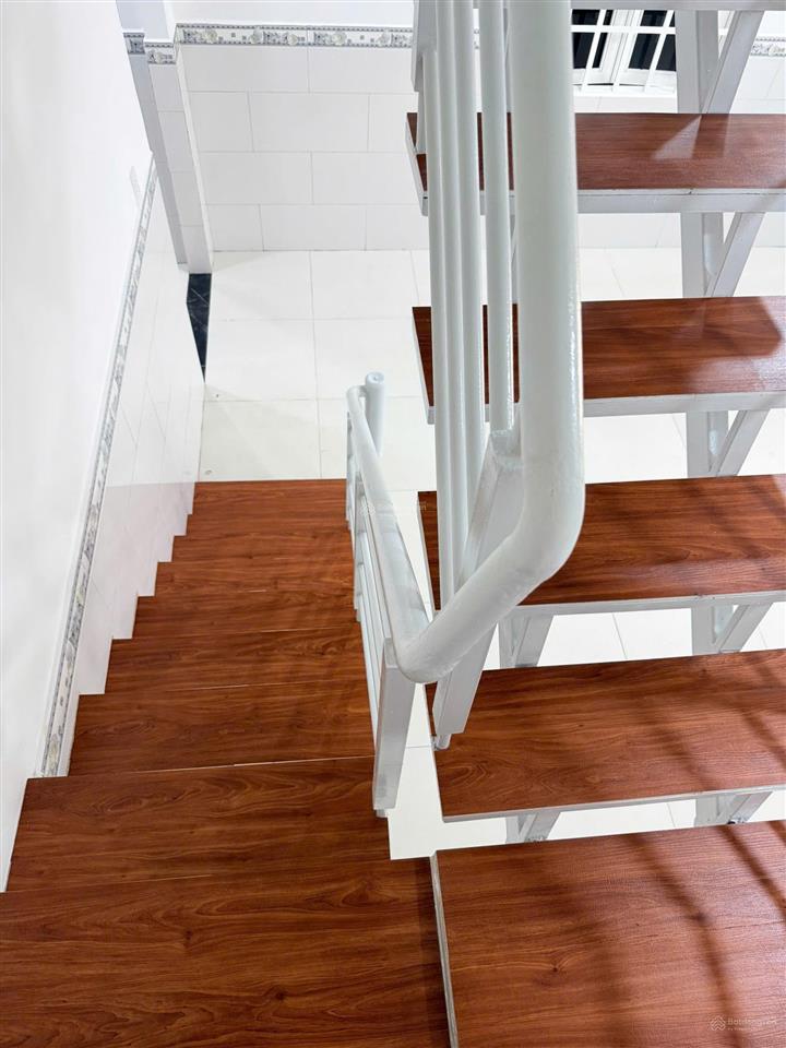 Bán nhà sổ hồng chính chủ  197/14 ql13 cũ  hẻm 5m  dt 6x14m