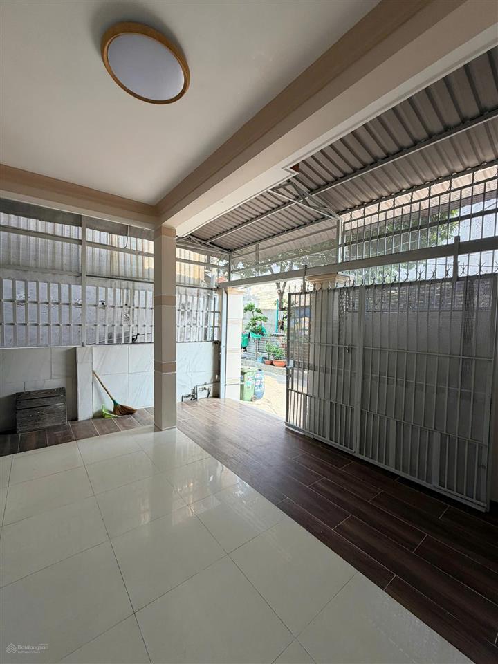 Bán nhà sổ hồng chính chủ  197/14 ql13 cũ  hẻm 5m  dt 6x14m
