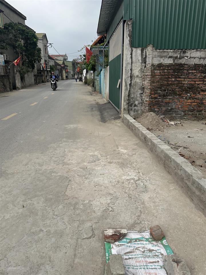 Trục chính kinh doanh đỉnh, đưtrục chính kinh doanh đỉnh, đường côngtenno, nằm giữa lõi vin gần vd4