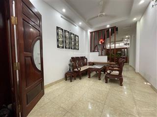 Nhỉnh 3 tỷ định công hạ lô góc 2 thoáng, dân xây chắc chắn toàn gỗ lim ở ngay