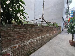 Đất ngõ 89 lạc long quân gần hồ tây ngõ thông 2 đầu ô tô tránh 1 nhà ra ô tô tránh 96m2, mt lớn