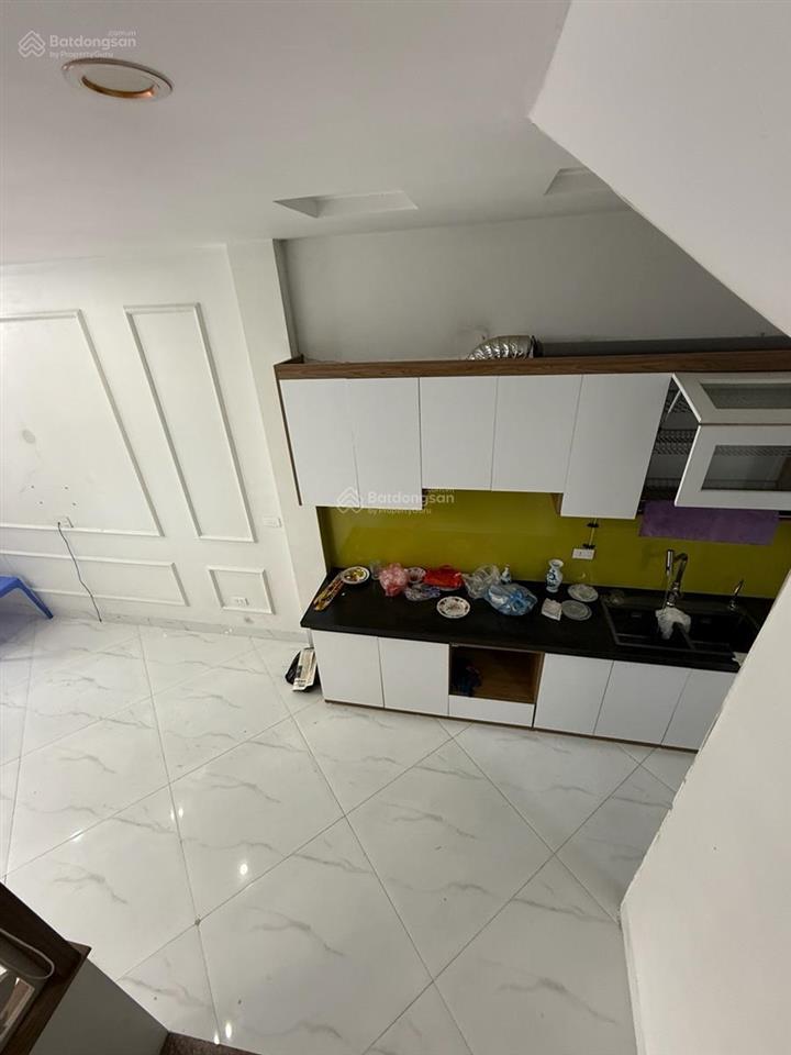 Bán nhà an dương vương 9 tỷ ở luôn, ngõ 163, gần ô tô, thoáng, gần trường học 30m2, 5 tầng, mt 4m