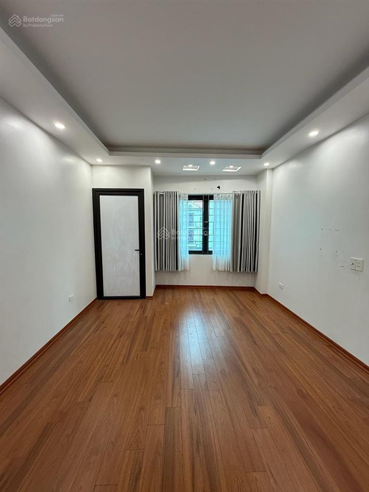 Bán nhà an dương vương 9 tỷ ở luôn, ngõ 163, gần ô tô, thoáng, gần trường học 30m2, 5 tầng, mt 4m