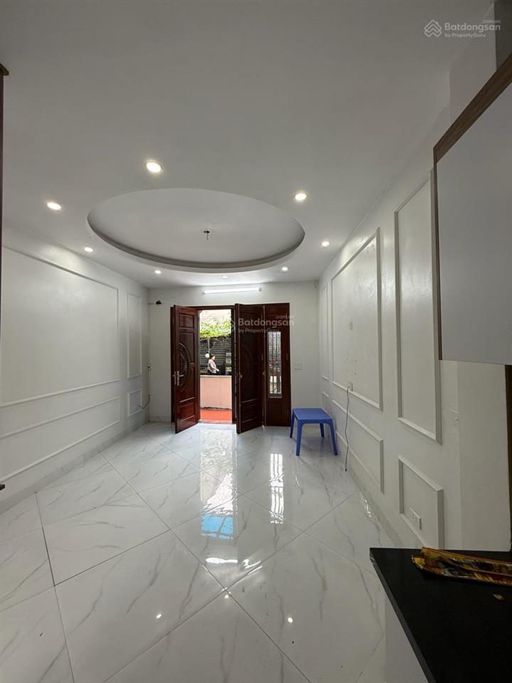 Bán nhà an dương vương 9 tỷ ở luôn, ngõ 163, gần ô tô, thoáng, gần trường học 30m2, 5 tầng, mt 4m