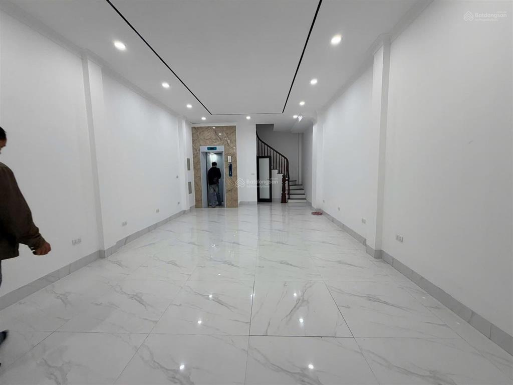Bán nhà ngõ 35 trịnh công sơn 23 tỷ view hồ tây, thang máy nhà mới khách về ở luôn 52m2 7 tầng