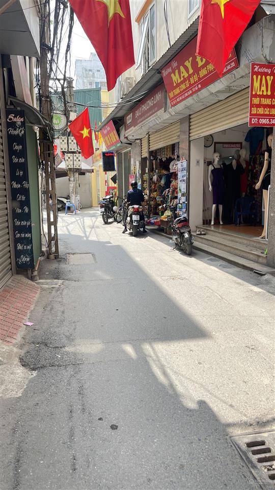 Bán nhà ngõ 565 lạc long quân 10 tỷ ở luôn cách phố 100m ô tô nhỏ vào nhà 32m2 mt 3,6m