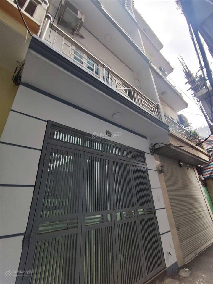 Bán nhà ngõ 565 lạc long quân 10 tỷ ở luôn cách phố 100m ô tô nhỏ vào nhà 32m2 mt 3,6m