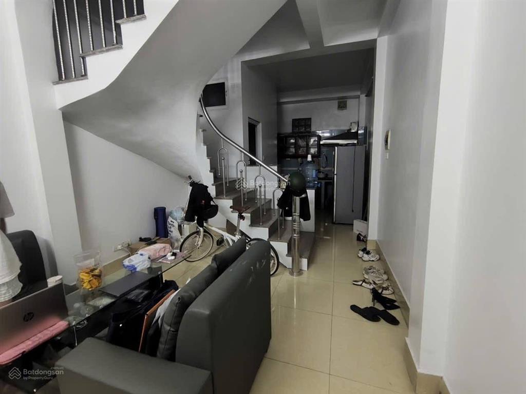 Bán nhà ngõ 565 lạc long quân 10 tỷ ở luôn cách phố 100m ô tô nhỏ vào nhà 32m2 mt 3,6m