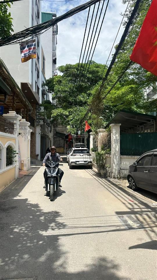 Bán đất ngõ 401 cổ nhuế 11 tỷ ô tô đỗ cửa, 2 mặt ngõ, tặng giấy phép xây dựng. 53m2 mt 4,5m