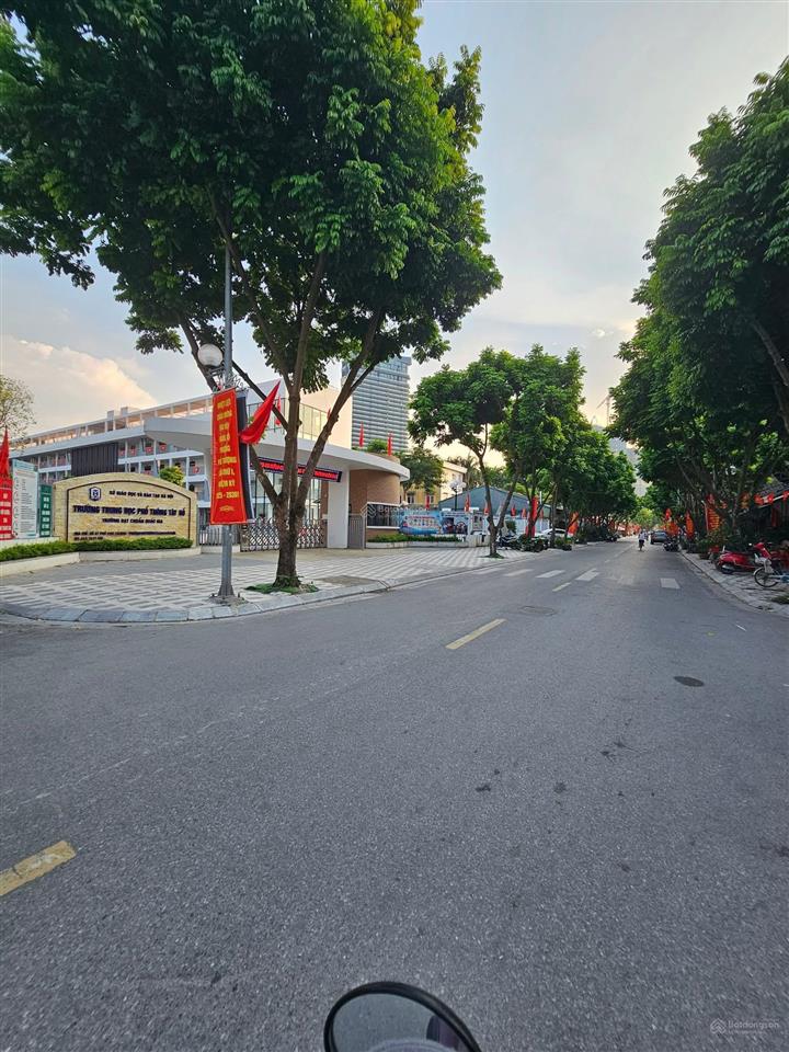 Bán nhà phú thượng, tây hồ 82m2 gần trường học các cấp. ngõ thông, ô tô vào nhà. 1 nhà ra phố 25 tỷ