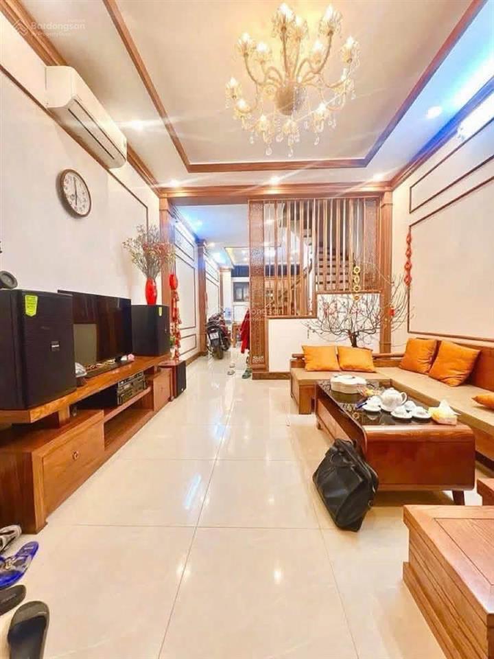 Bán nhà xuân đỉnh ngõ to sân rộng cực gần phố đoạn đầu giáp xuân la ô tô đỗ cổng 43m2 5 tầng 9,5 ty