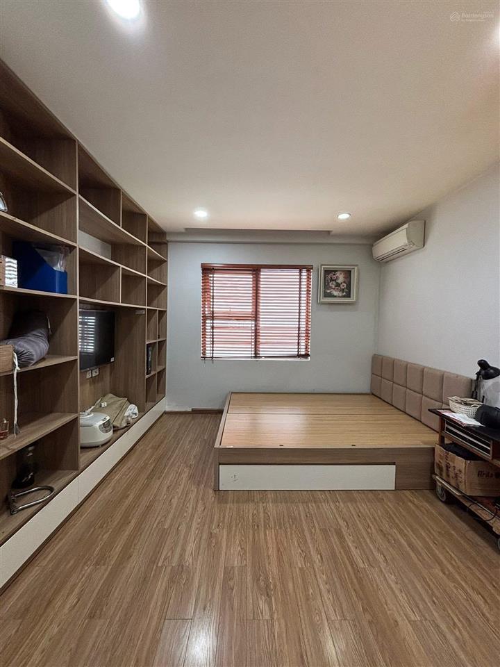 Bán nhà ngõ 401 xuân đỉnh 8,7 tỷ ô tô qua cổng, thang máy, 30m2. 5 tầng mt 5m. nhà mới ở luôn