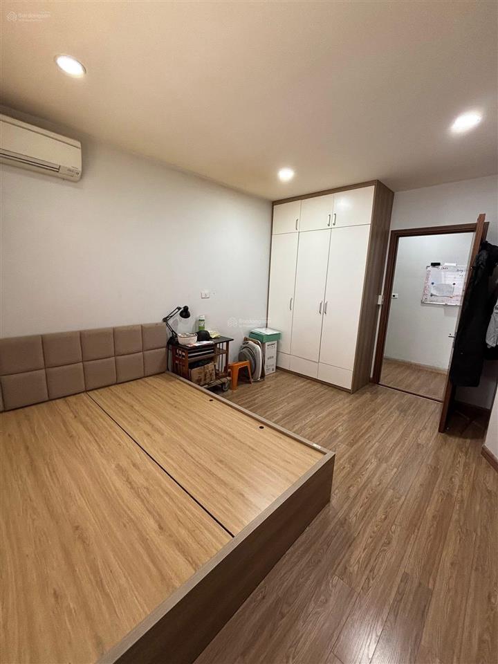 Bán nhà ngõ 401 xuân đỉnh 8,7 tỷ ô tô qua cổng, thang máy, 30m2. 5 tầng mt 5m. nhà mới ở luôn