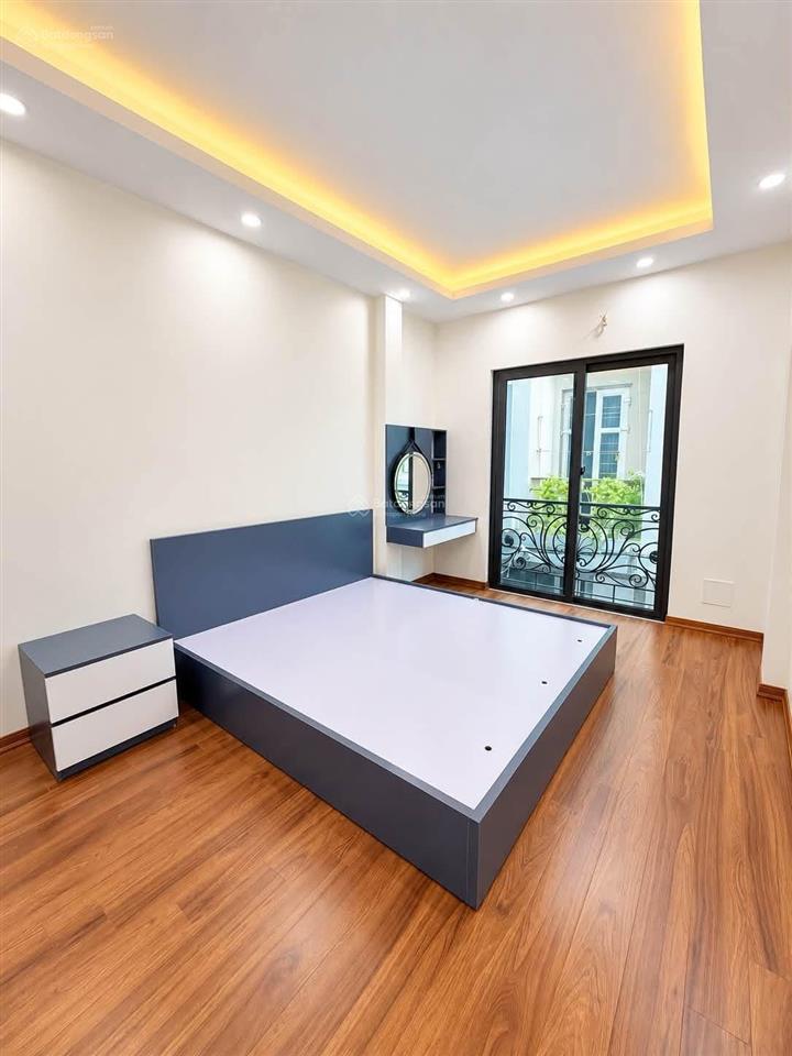 Nhà xuân đỉnh ngõ 335 thang máy 5 tầng 7,5 tỷ 3 ngủ khép kín đủ công năng. khách về ở luôn
