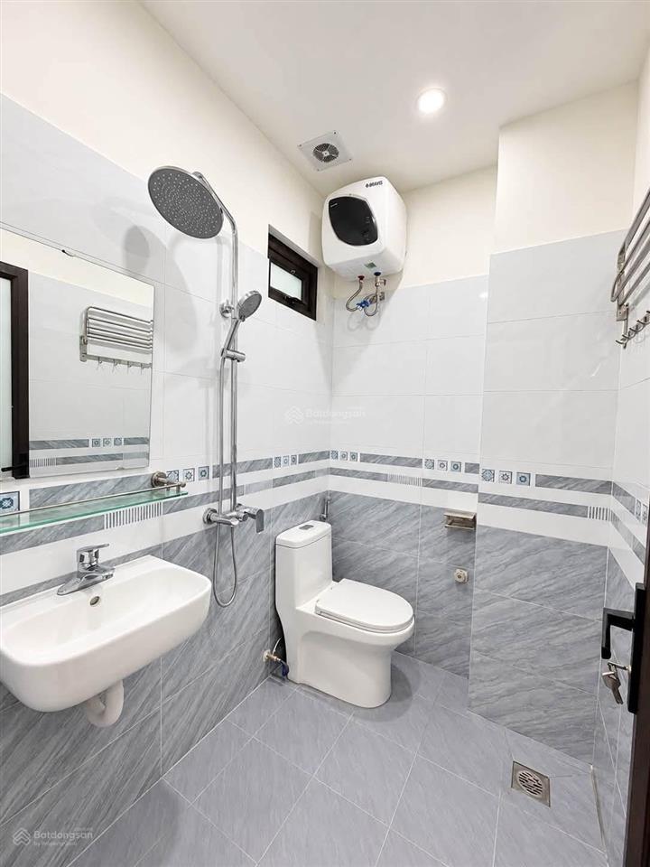 Nhà xuân đỉnh ngõ 335 thang máy 5 tầng 7,5 tỷ 3 ngủ khép kín đủ công năng. khách về ở luôn