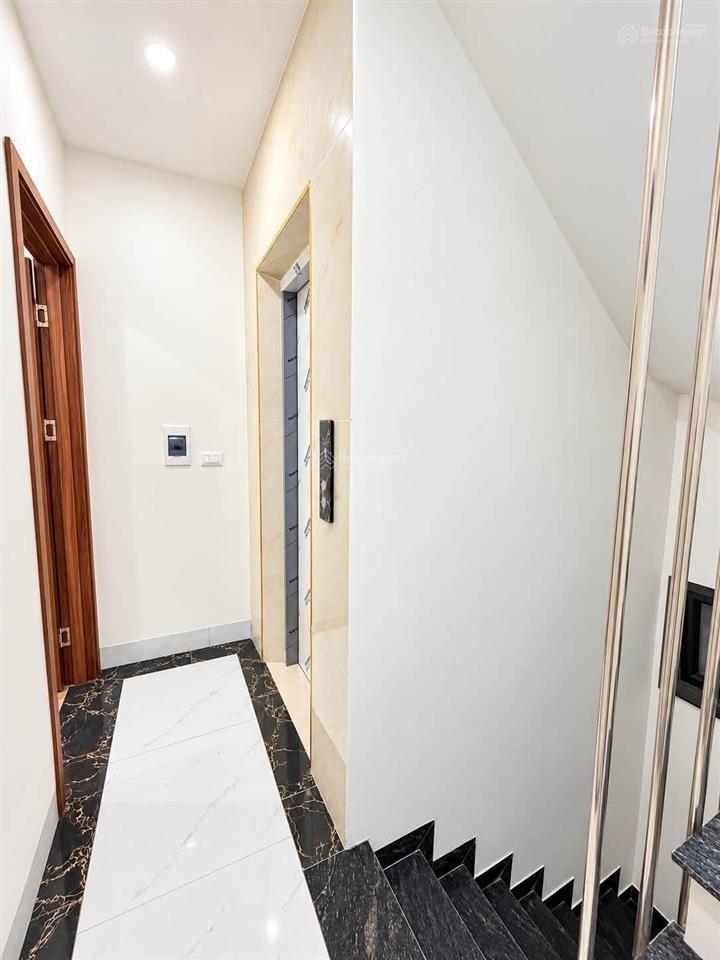 Nhà xuân đỉnh ngõ 335 thang máy 5 tầng 7,5 tỷ 3 ngủ khép kín đủ công năng. khách về ở luôn