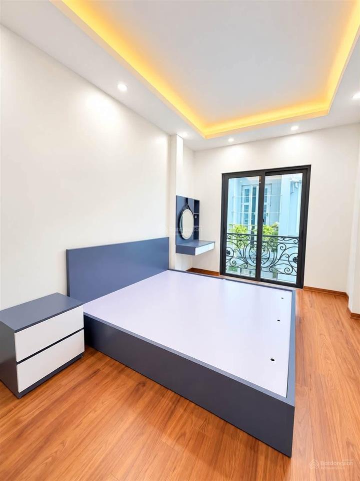 Nhà xuân đỉnh ngõ 335 thang máy 5 tầng 7,5 tỷ 3 ngủ khép kín đủ công năng. khách về ở luôn