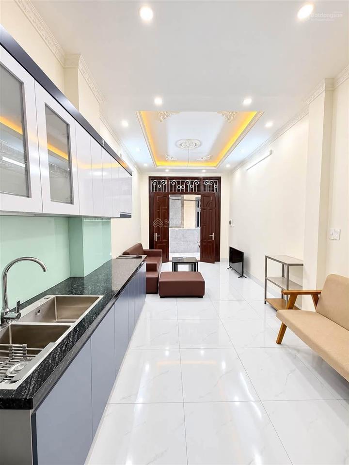 Nhà xuân đỉnh ngõ 335 thang máy 5 tầng 7,5 tỷ 3 ngủ khép kín đủ công năng. khách về ở luôn