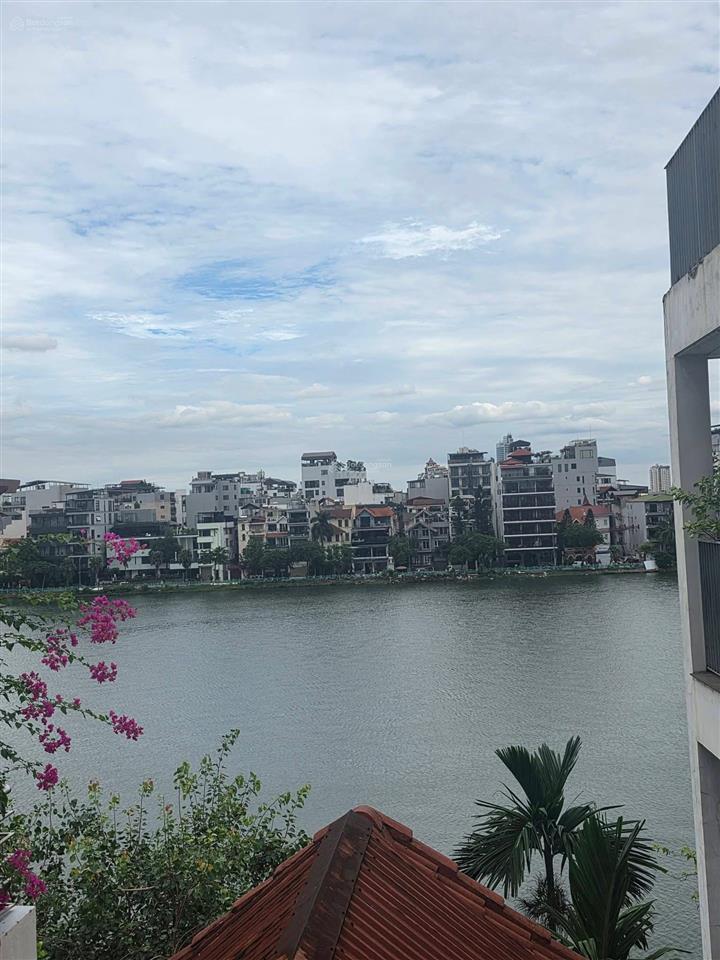 Nhà mặt hồ tây, quảng an, tây hồ. 2 mặt trước sau, hàng xóm đẳng cấp nhiều màu da. 125,6m2. 180 tỷ