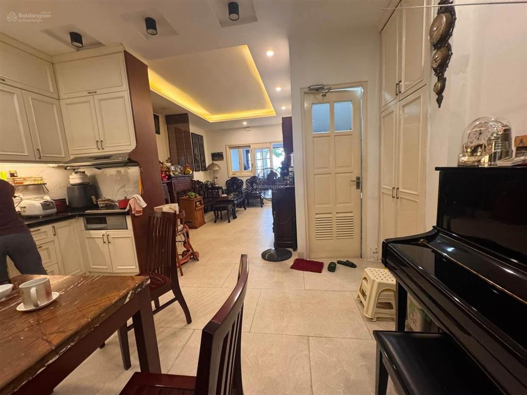 Nhà mặt hồ tây, nhật chiêu cạnh 2 con rồng, 2 mặt tiền, vỉa hè, không qh, không lỗi phong thuỷ 93m2