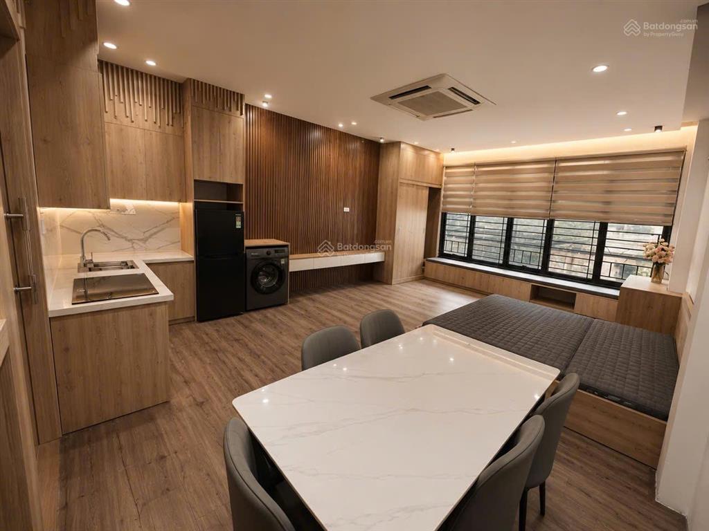 Cho thuê ccmn ở đội cấn  toà mới, đầy đủ nội thất cao cấp, máy giặt riêng, cửa sổ to đóng 1 cọc 1