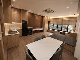 Cho thuê ccmn ở đội cấn  toà mới, đầy đủ nội thất cao cấp, máy giặt riêng, cửa sổ to đóng 1 cọc 1