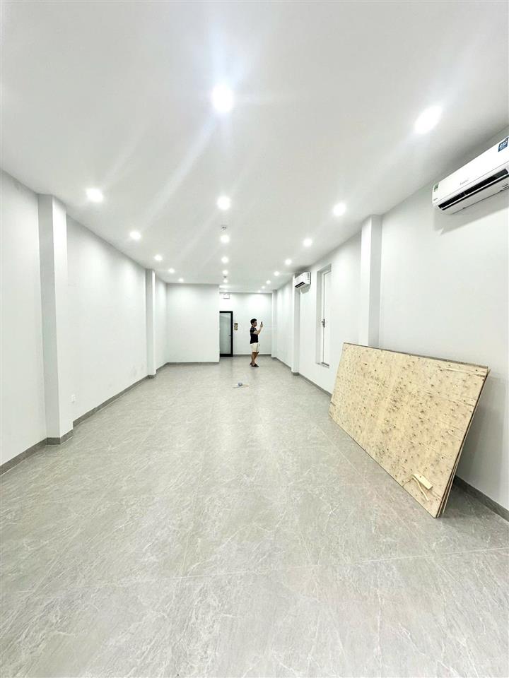 Cho thuê văn phòng ngụy như kon tum giá tốt, vị trí thuận tiện 80m giá 18tr
