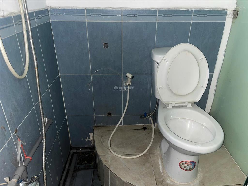 Cho thuê căn hộ lầu 1 nhà mặt tiền 608 điện biên phủ (quận 10)