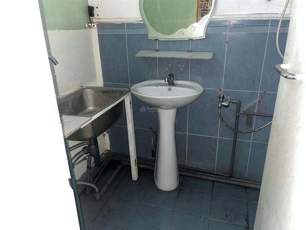 Cho thuê căn hộ lầu 1 nhà mặt tiền 608 điện biên phủ (quận 10)