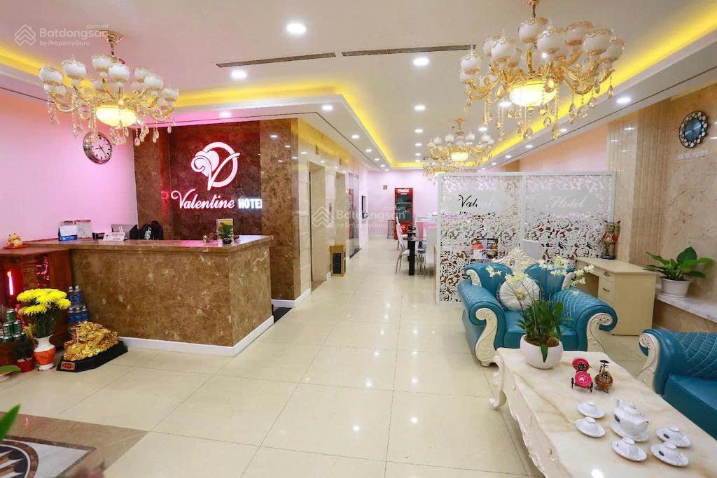 Tòa nhà ngay chợ bến thành  quận 1  8 x 18m  hđ thuê 250 triệu/th  5 tầng giá 50 tỷ