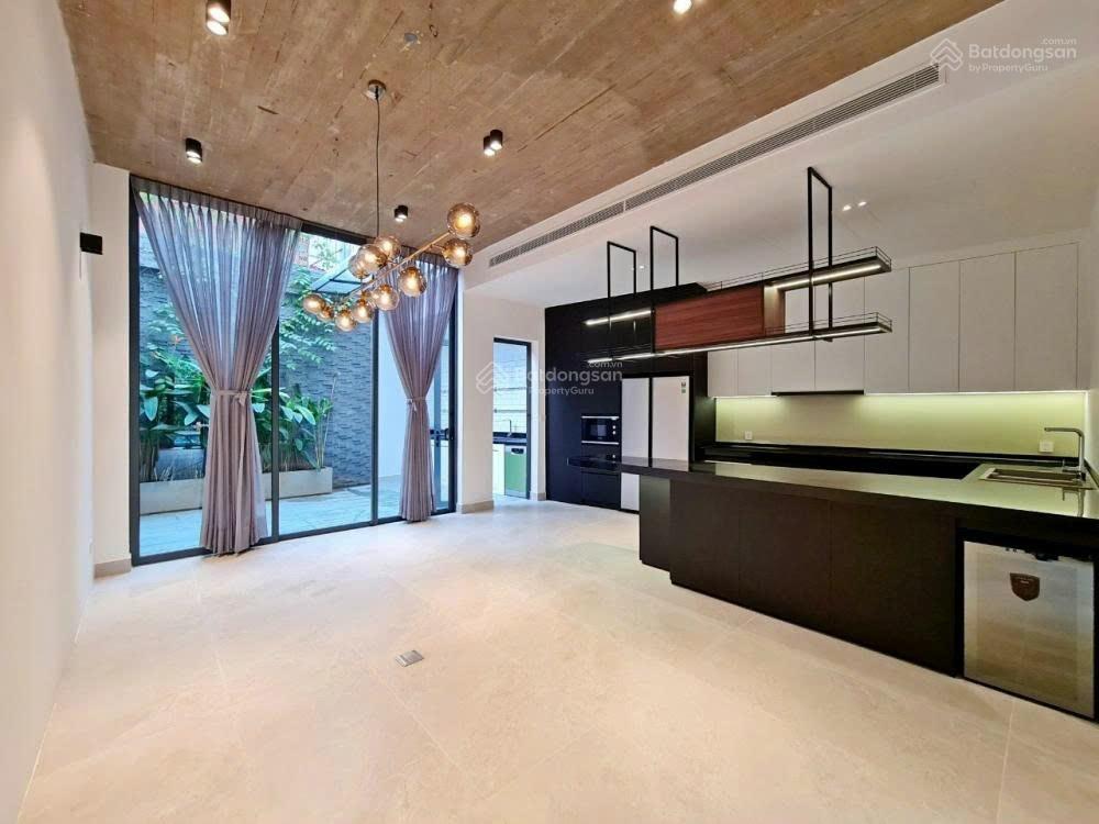 Bán nhà đường dương quảng hàm, gò vấp  8 x 28m  6 tầng  thuê 100tr/th, giá 27 tỷ