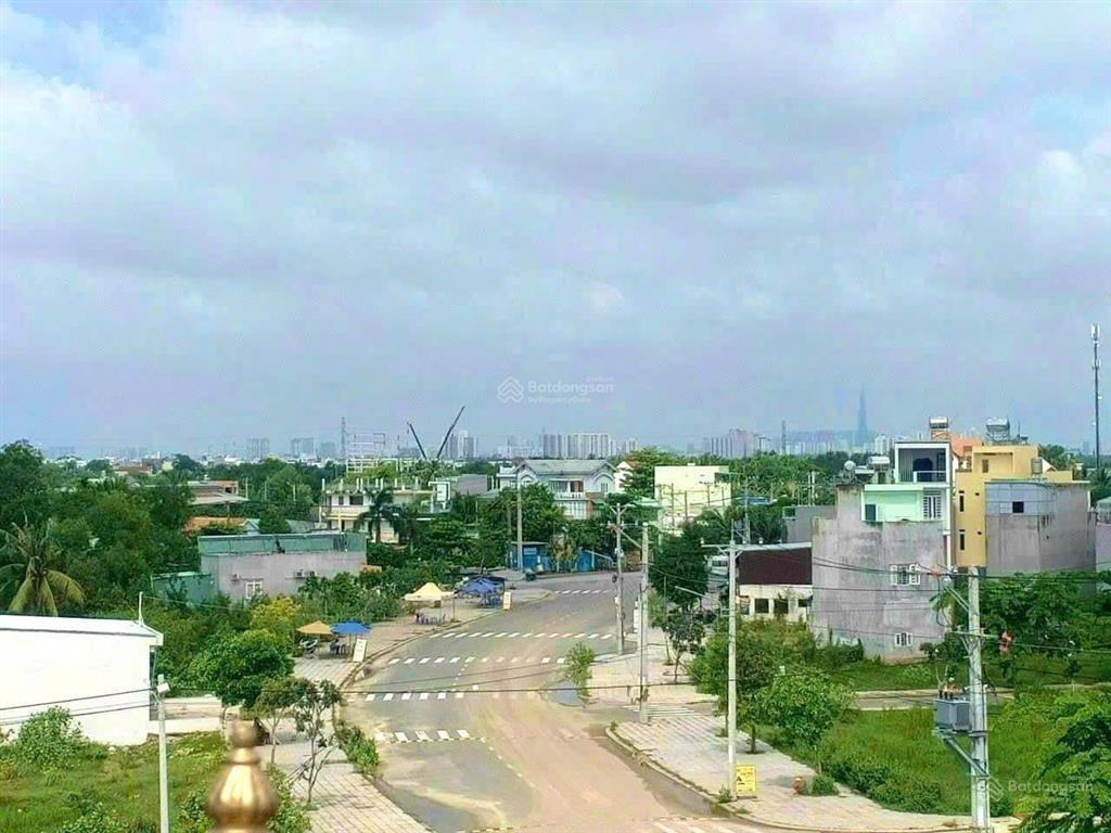 Lô mặt tiền 30m đảo kim cương q9