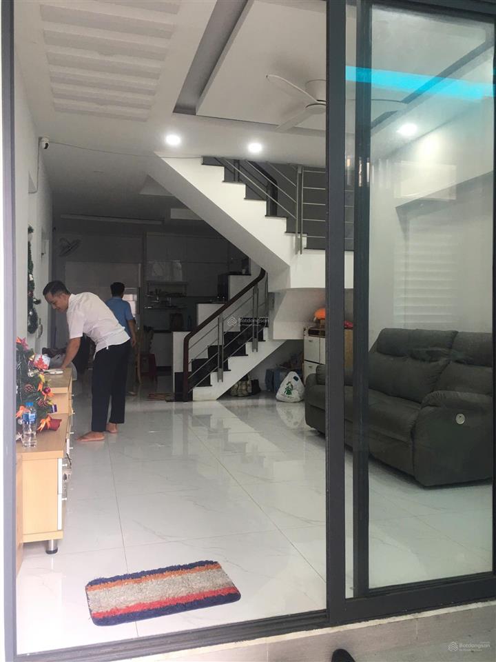 Diện tích 1 sàn là 56 m2, tổng cộng có 2 lầu (3 sàn)