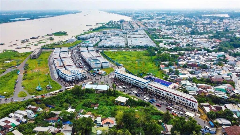 Nhà phố 1 trệt 2 lầu long xuyên  ag