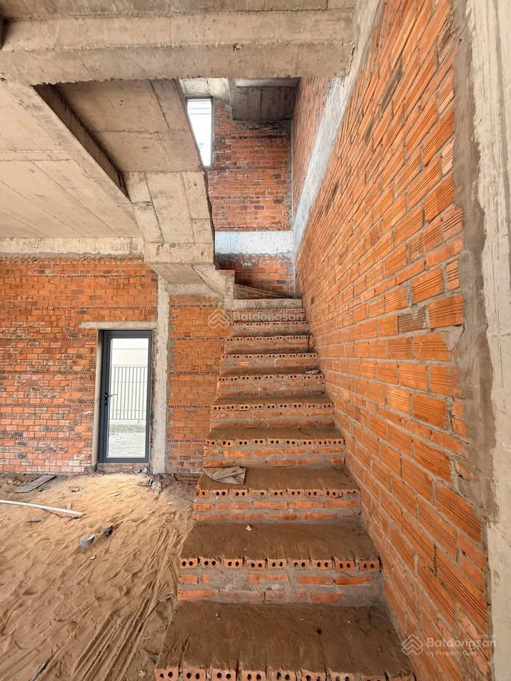 Nhà phố 1 trệt 2 lầu long xuyên  ag