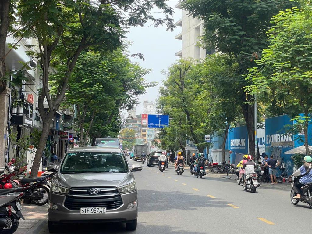 Ngay chợ bến thành !bán nhà mt 118120 calme quận 1, dt8x205 tầng giá bán 130 tỷ