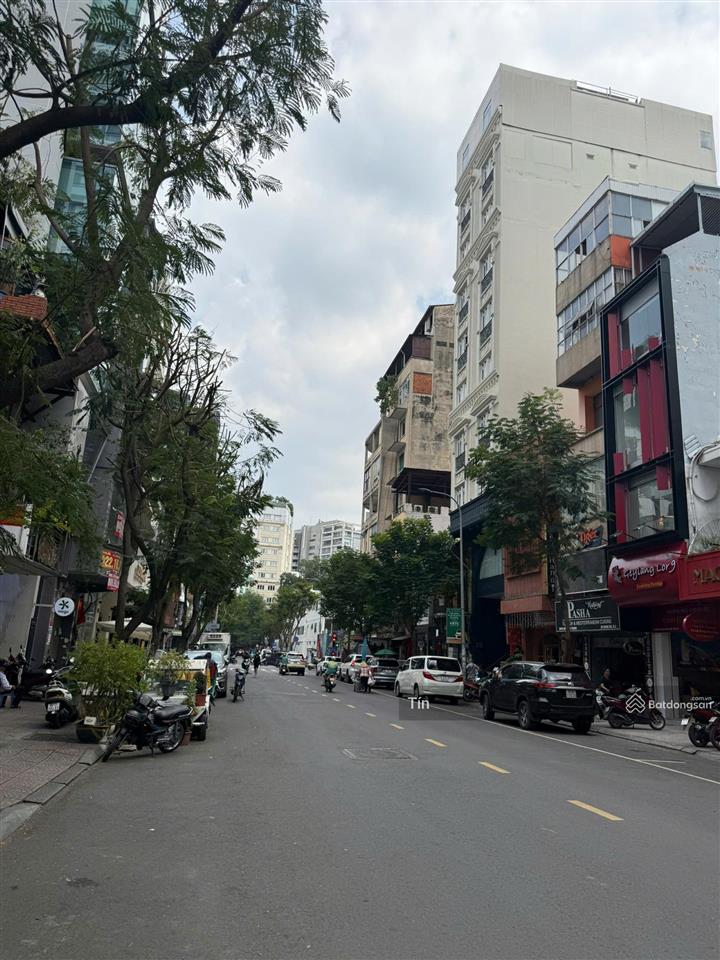 Bán tòa nhà khách sạn 2mt đông du p bến nghé quận 1, dt 13x18m  2 hầm 10 tầng, giá bán 200 tỷ