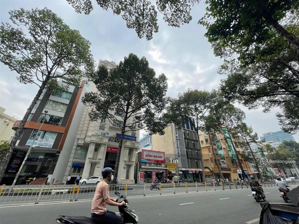 Bán tòa nhà mt trần hưng đạo phường cô giang, dt 18x20m 10 tầng hdt 2 tỷ/tháng  giá bán 250 tỷ